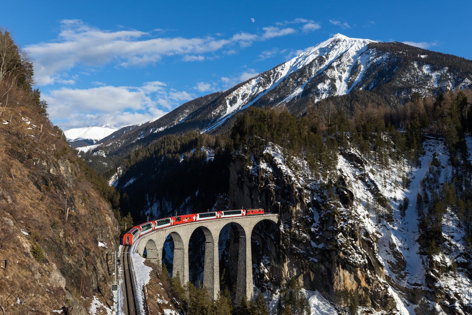 Glacier Express auf dem Landwasser-Viadukt